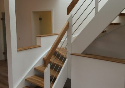 Munster: escalier sur mesure en bois avec rampant inox