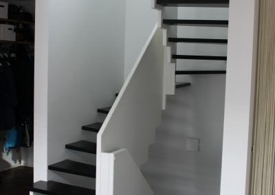 Wattwiller: Escalier design crémaillère entre limon laqué