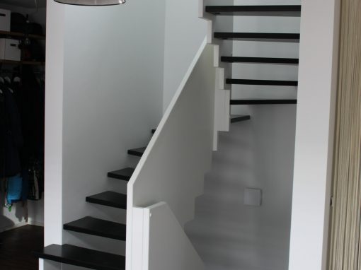 Wattwiller: Escalier design crémaillère entre limon laqué