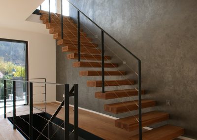 Algolsheim : Escaliers autoporteurs avec garde-corps an acier plat et câbles inox