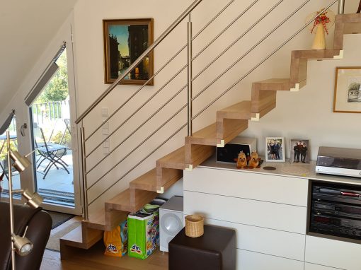 Escalier design marches contre marches à Entzheim: Marche et contremarche en chêne, garde-corps en inox soudé