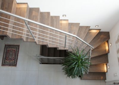 Escalier design à Belfort: Escalier un quart tournant marche contremarche avec garde-corps en inox soudé