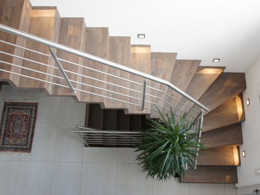 Escalier design à Belfort: Escalier un quart tournant marche contremarche avec garde-corps en inox soudé