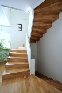Escalier moderne et design sur mesure fabriqué par K-ESCALIERS